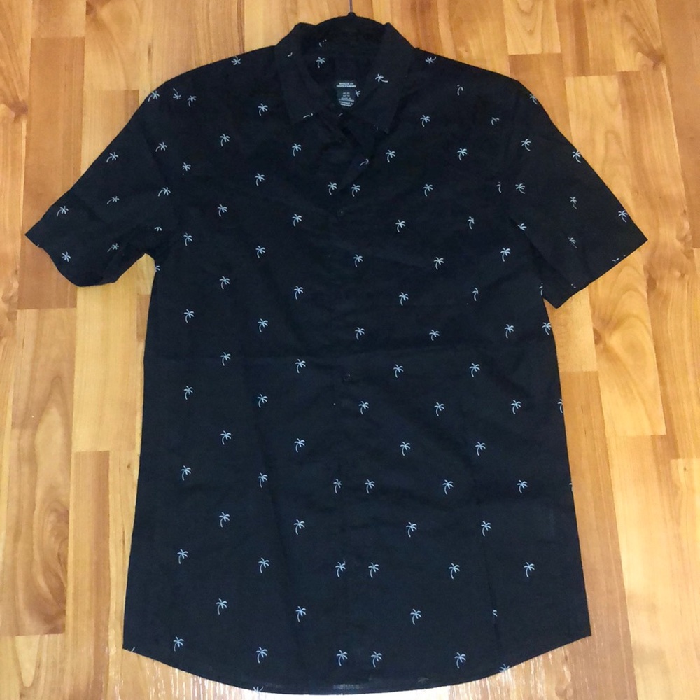 NWOT H&M | Men’s Casual Palm Tree Button Down Shirt